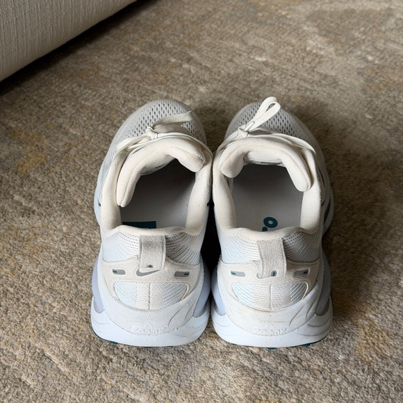 Nike Vomero 18 (sz 8) - Picture 2 of 5